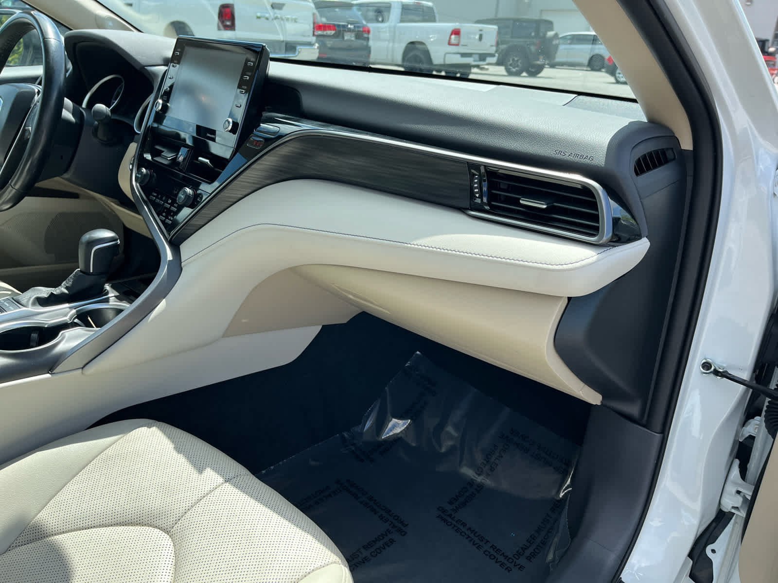 Used 2024 Toyota Camry XLE w/ Navigation Package FWD image 37