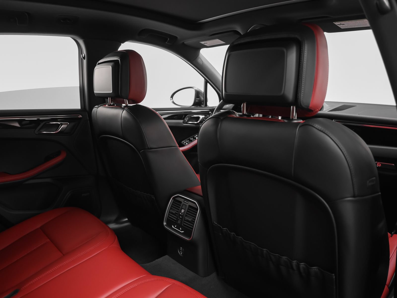 Certified 2026 Porsche Macan AWD/4WD image 28