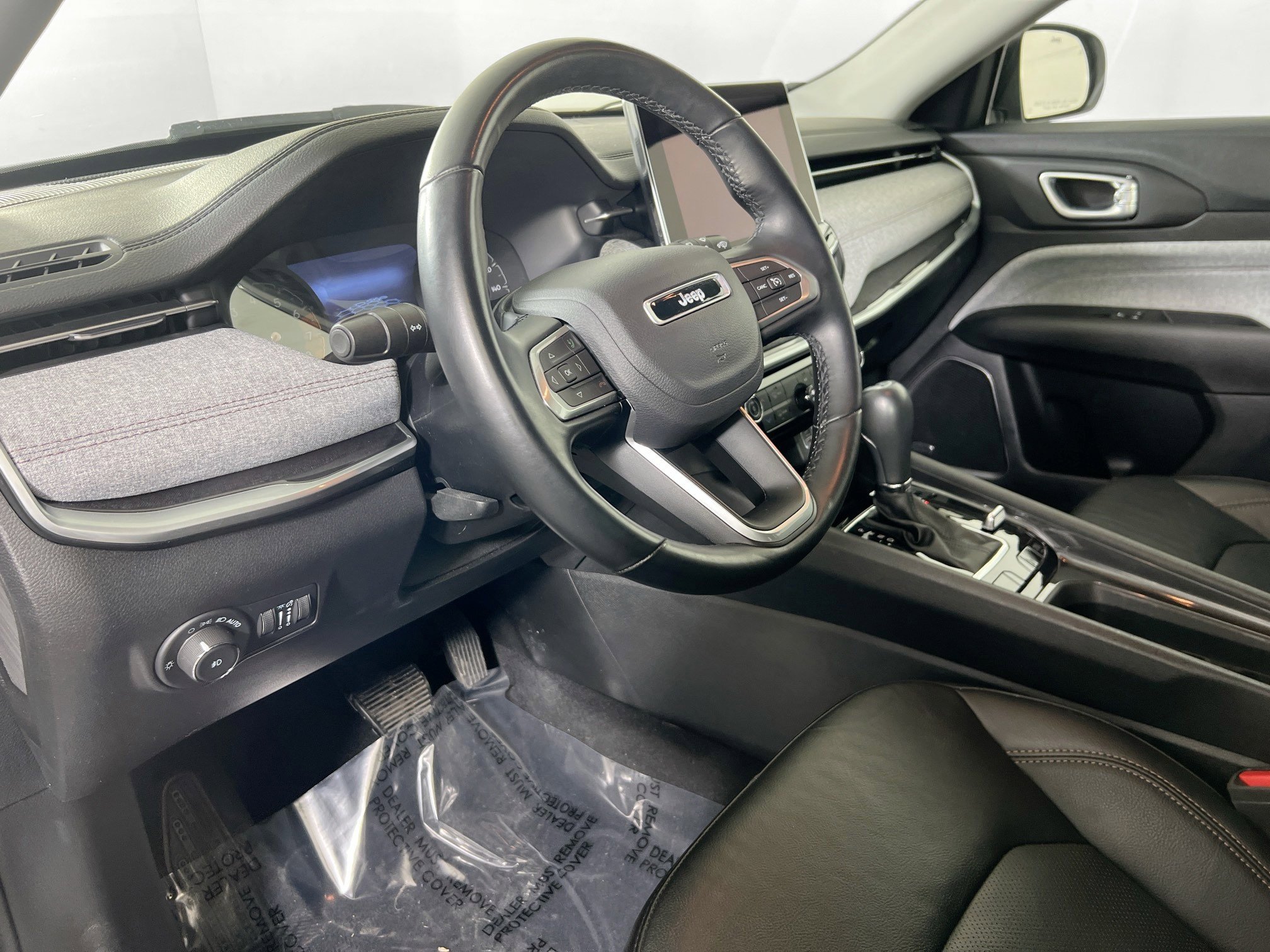 Used 2022 Jeep Compass Latitude w/ Sun and Sound Group image 9