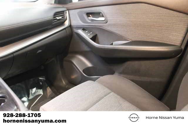 Used 2023 Nissan Rogue SV image 11