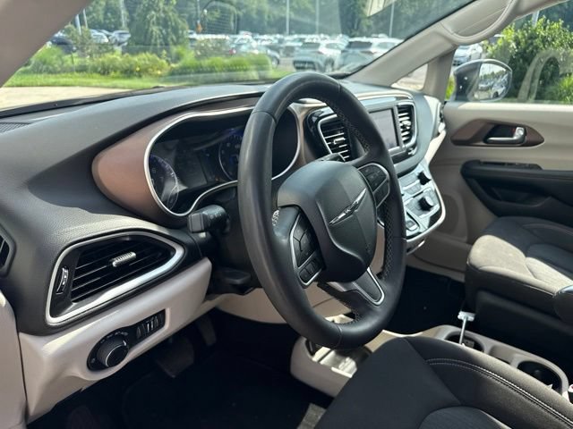 Used 2024 Chrysler Voyager LX FWD image 14