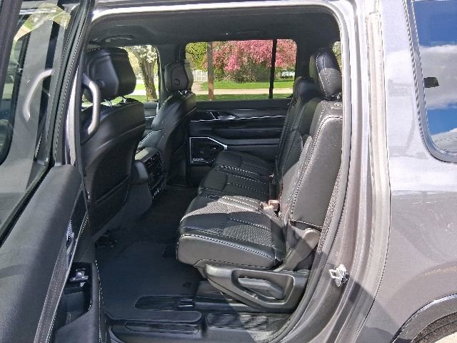 Used 2024 Jeep Wagoneer L Series II w/ Flexible Seating Group AWD/4WD image 19