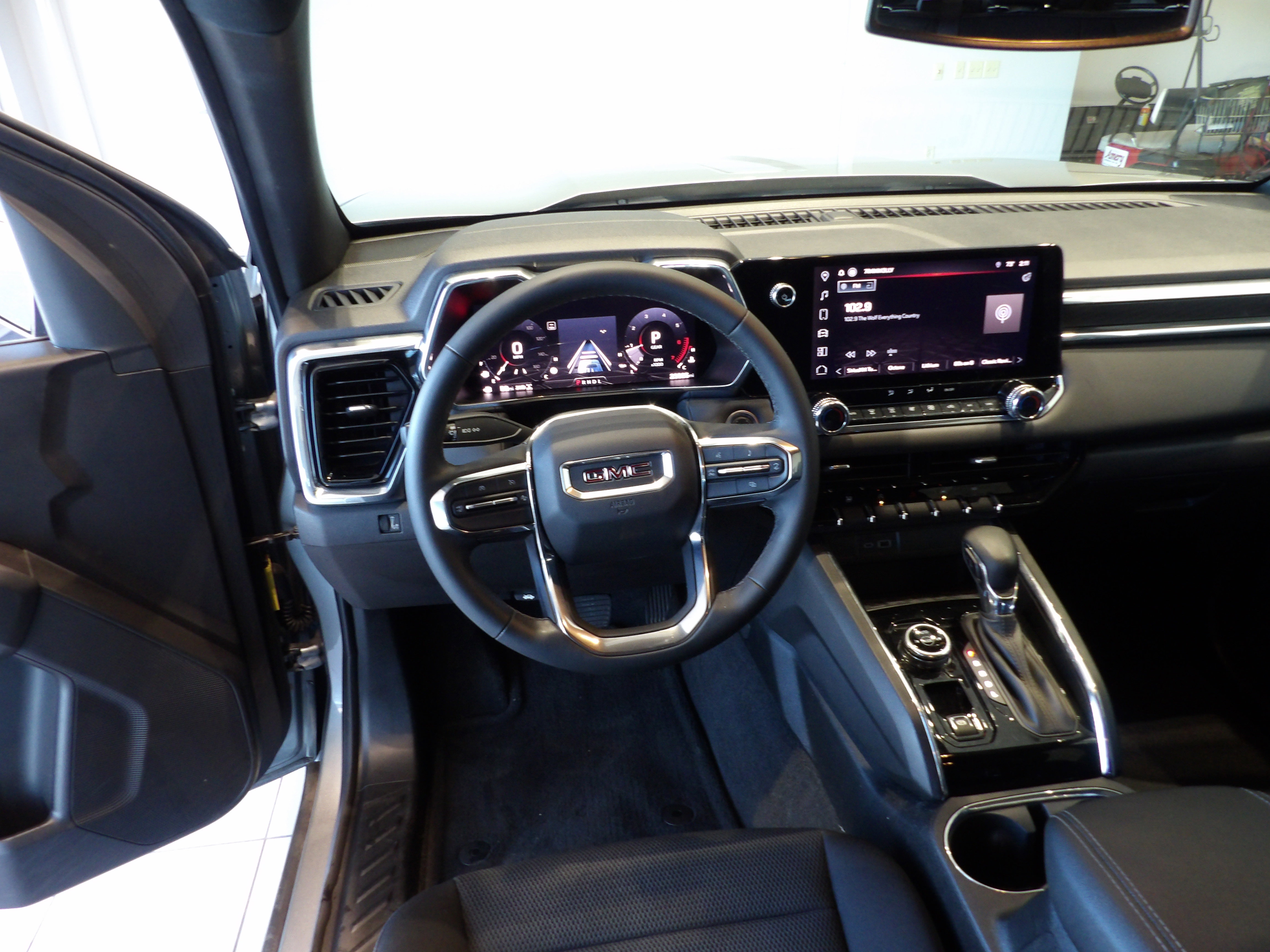 Used 2024 GMC Canyon Elevation w/ Convenience Package image 15