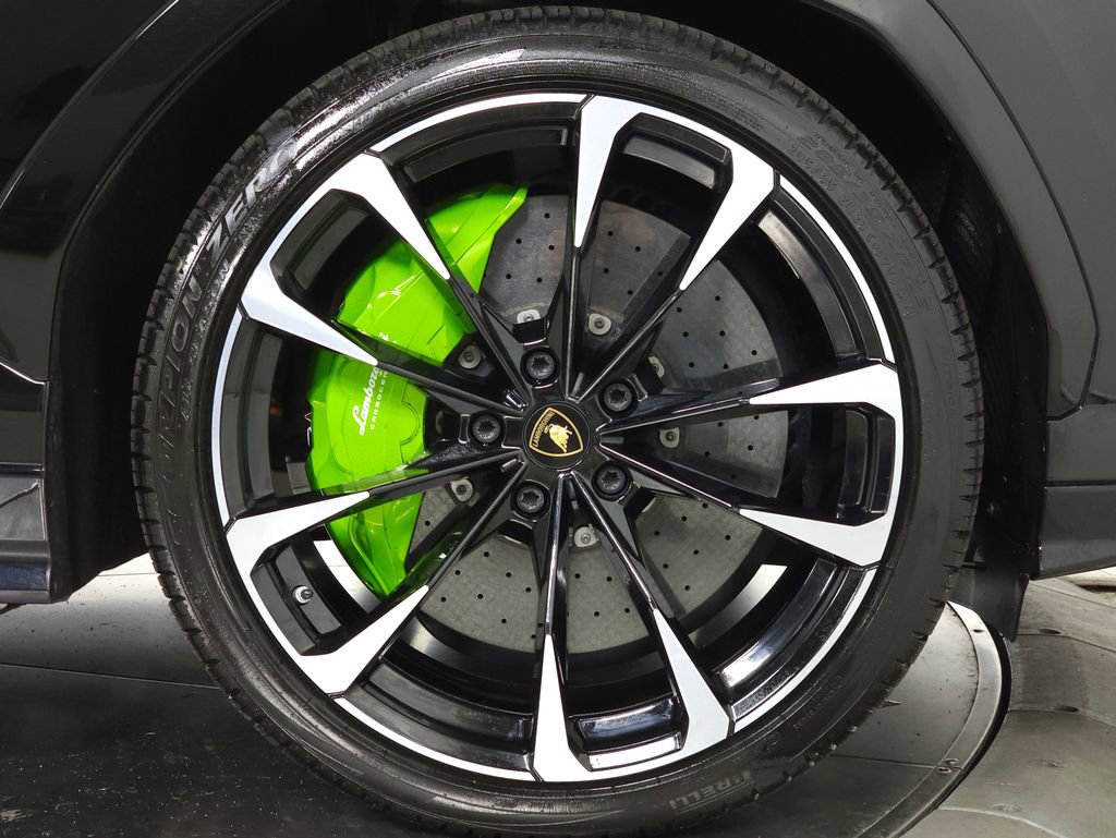 Used 2019 Lamborghini Urus AWD/4WD image 13