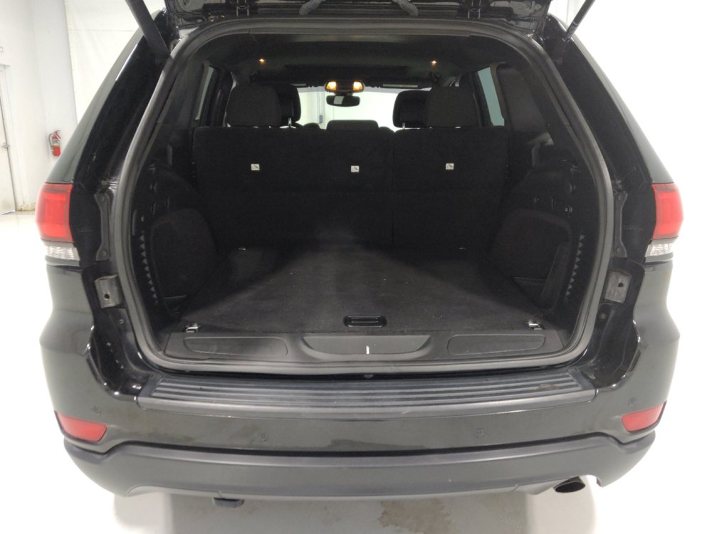 Used 2019 Jeep Grand Cherokee Laredo AWD/4WD image 29