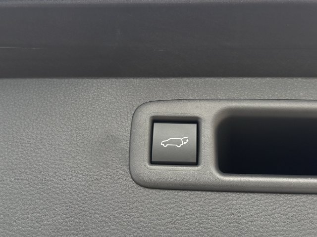 Used 2026 Toyota Highlander Limited AWD/4WD image 37