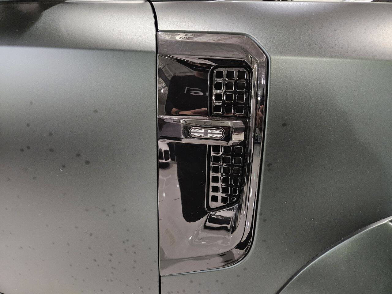 Used 2025 Land Rover Defender 110 V8 image 21