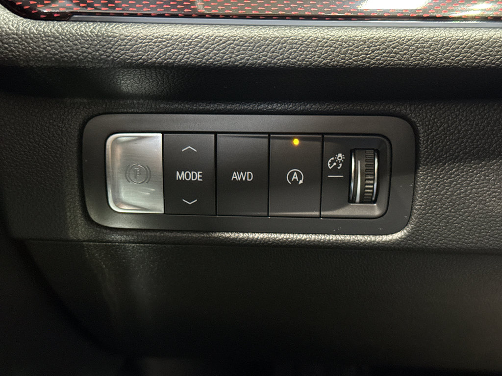 Used 2025 Chevrolet Traverse RS image 37