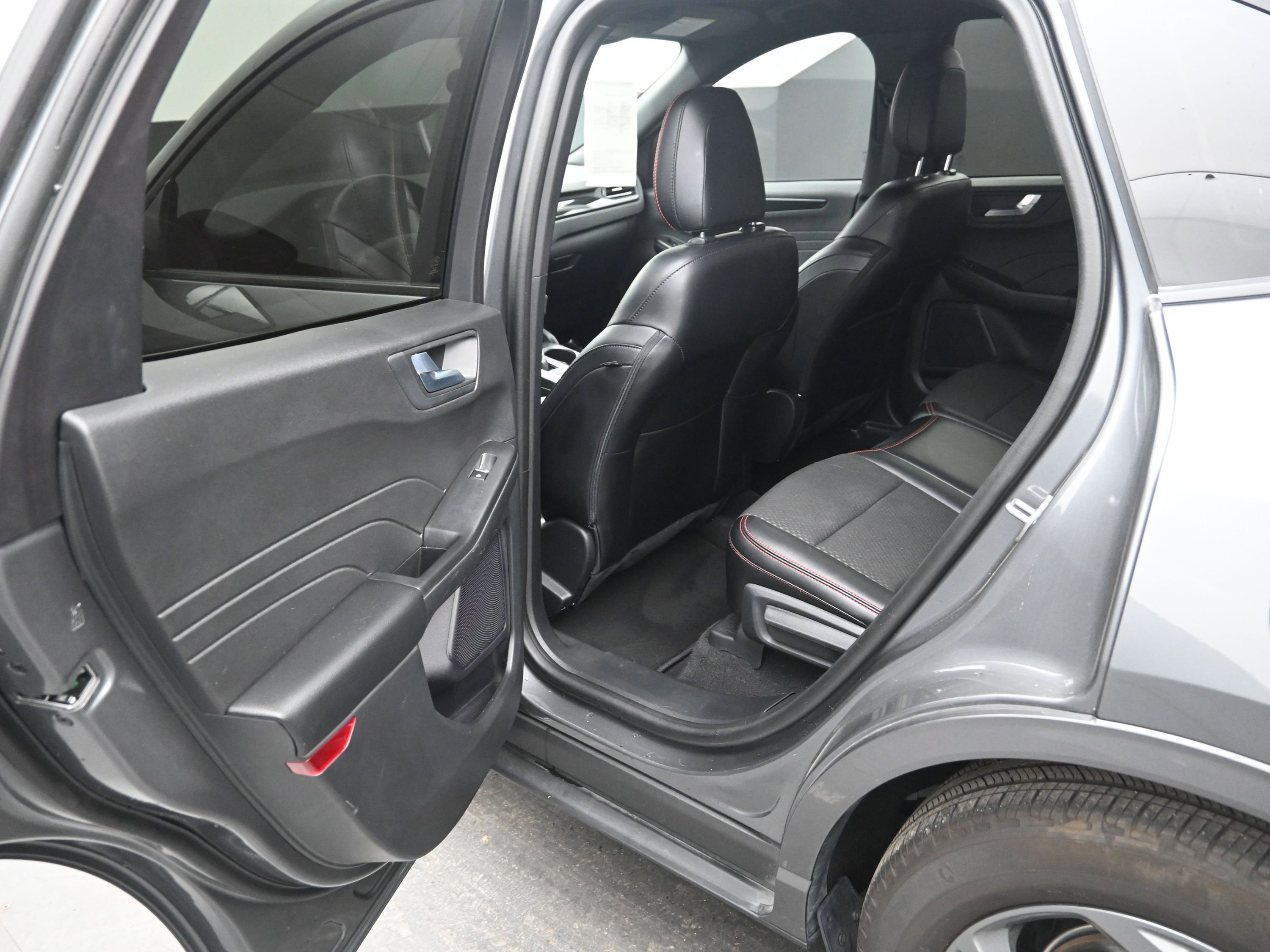 Used 2024 Ford Escape ST-Line w/ Equipment Group 301A image 13