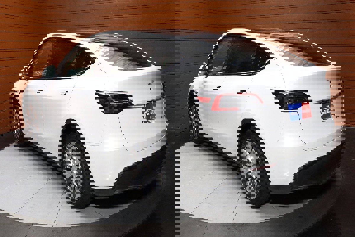 Used 2022 Tesla Model Y Long Range image 57