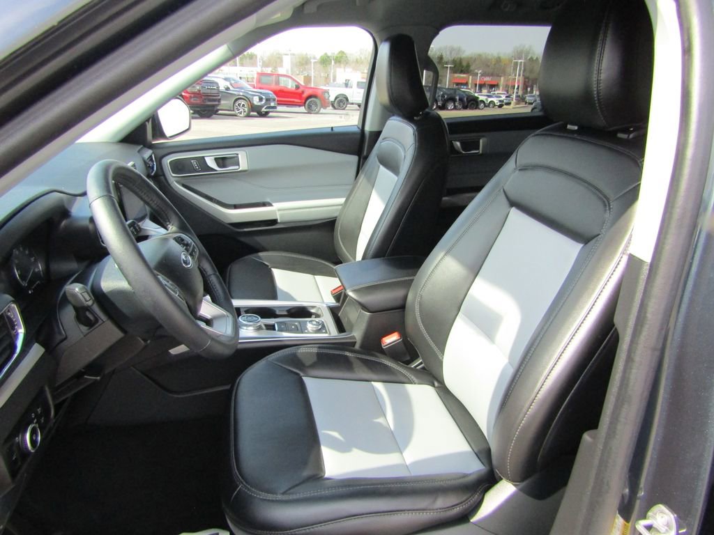 Used 2024 Ford Explorer XLT w/ Equipment Group 202A AWD/4WD image 10