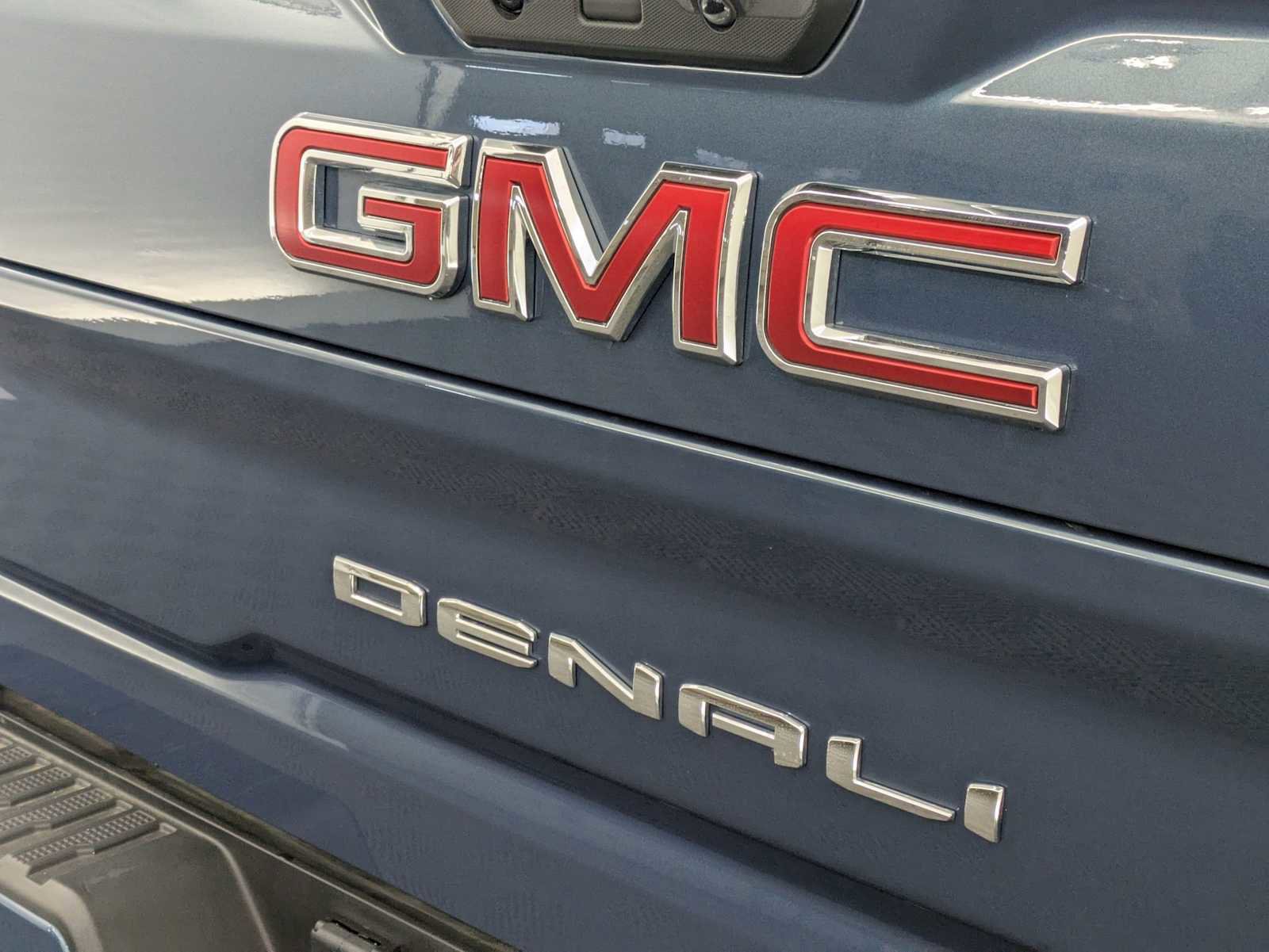 Used 2025 GMC Sierra 2500 Denali w/ Denali Reserve Package image 14