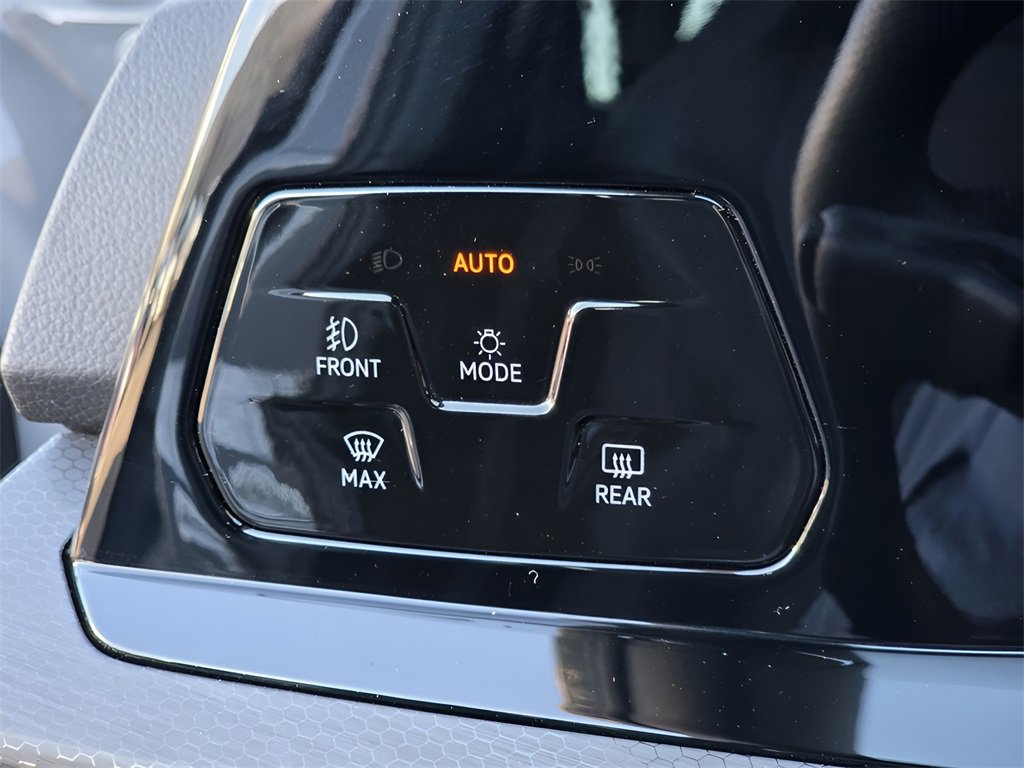 Used 2022 Volkswagen GTI SE image 25