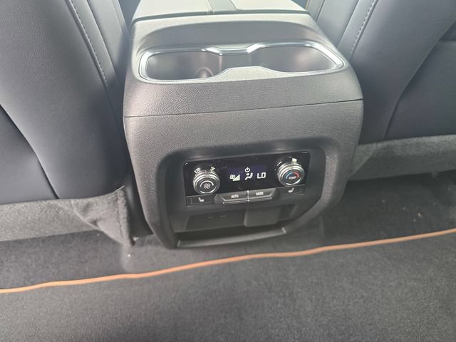New 2026 GMC Acadia AT4 w/ Luxury Package AWD/4WD image 13
