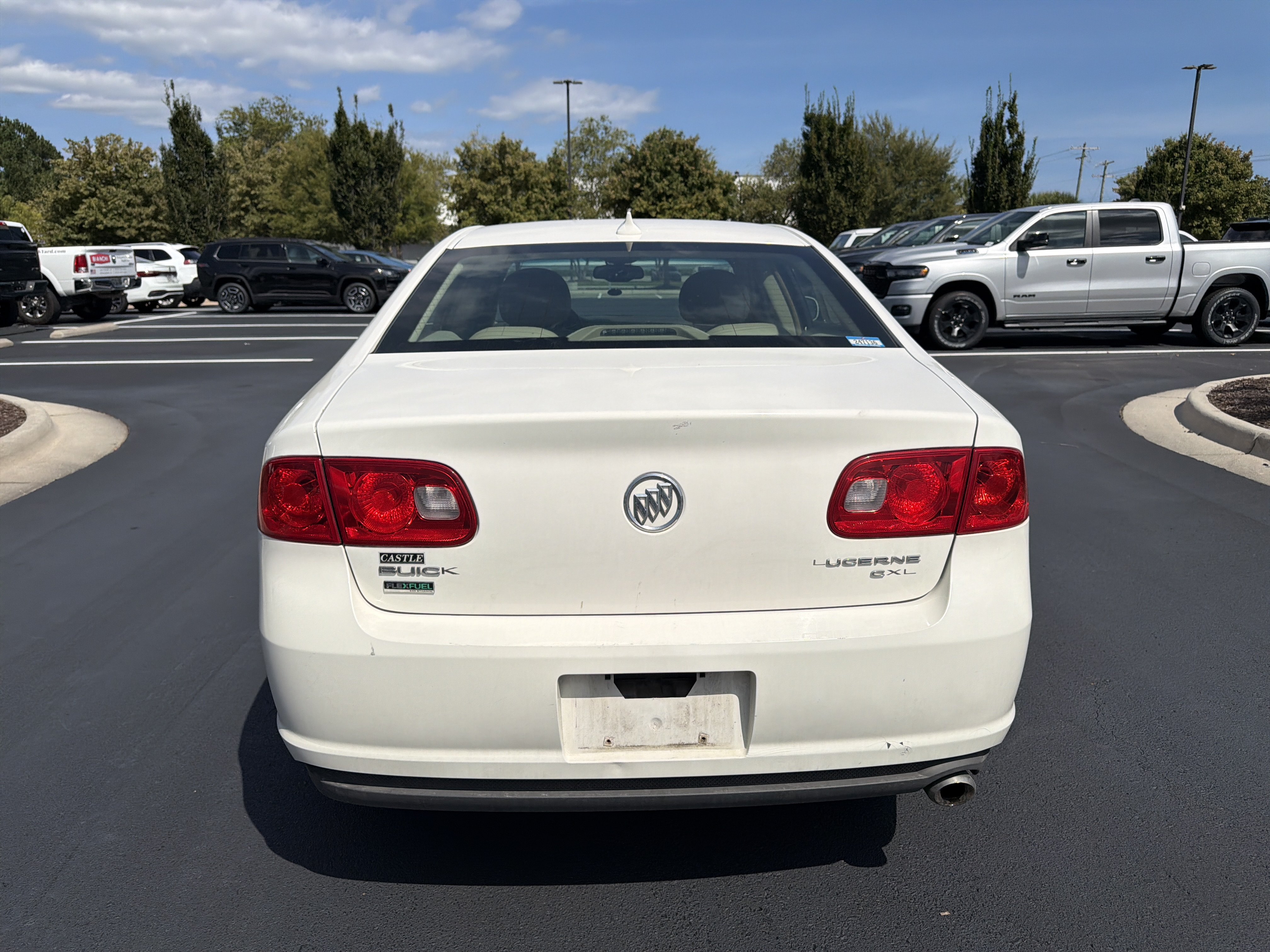 Used 2010 Buick Lucerne CXL FWD image 8
