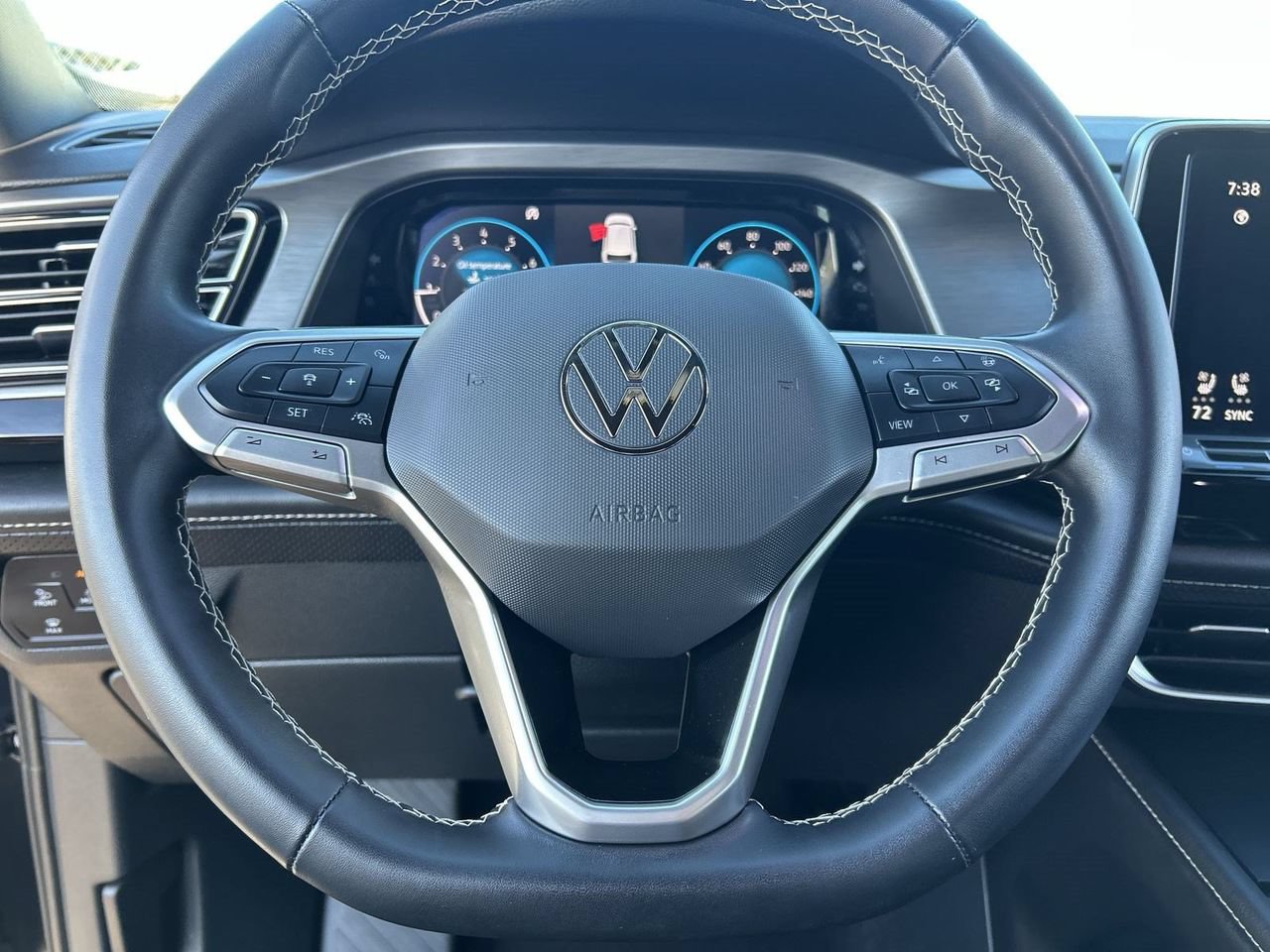 Used 2024 Volkswagen Atlas Cross Sport SE FWD image 19