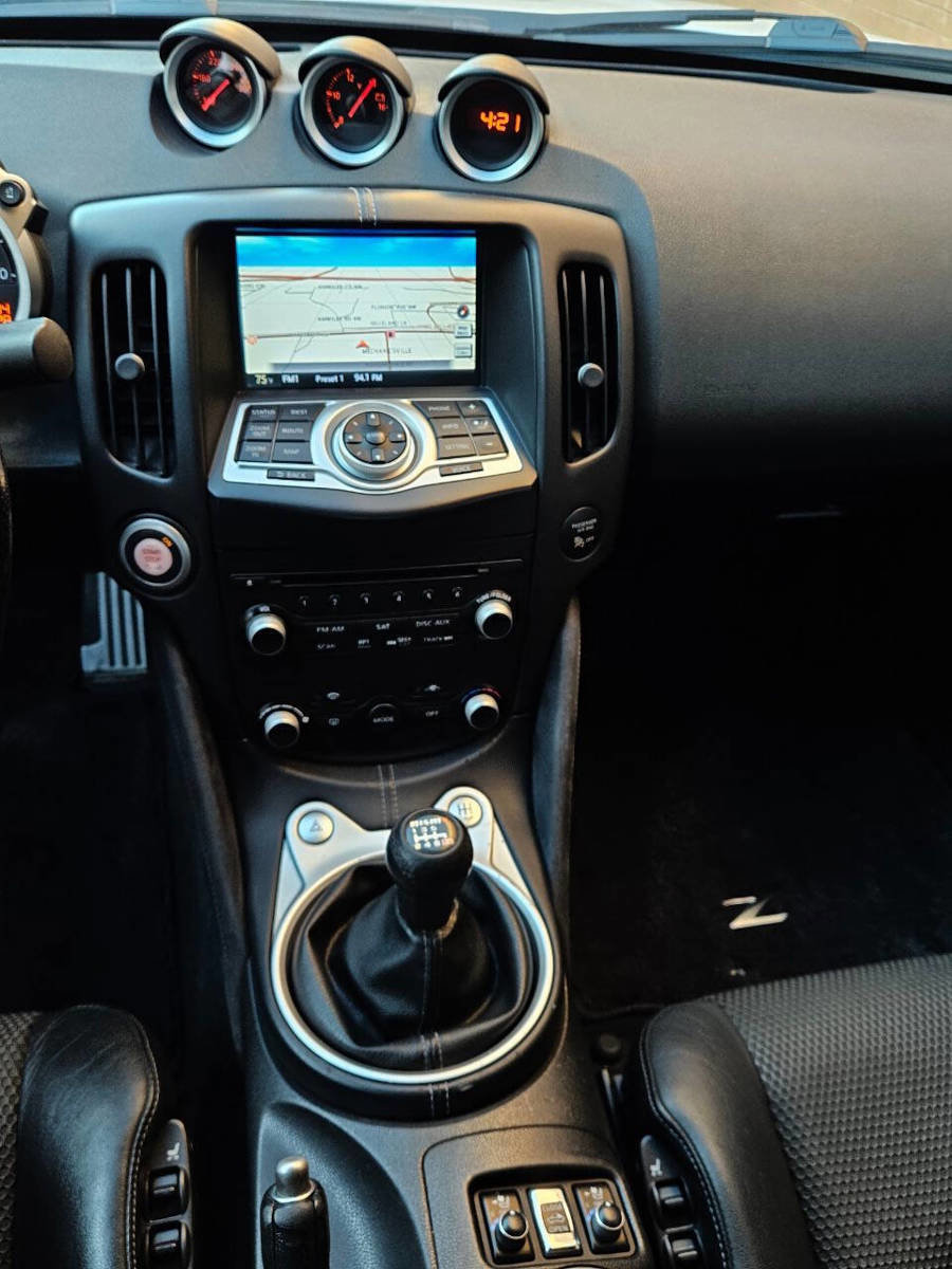 Used 2010 Nissan 370Z Touring w/ Sport Pkg RWD image 14