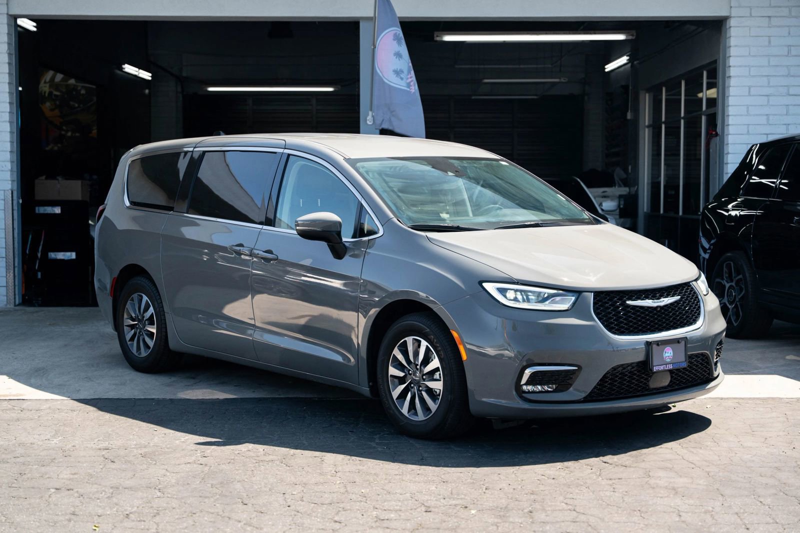 Used 2023 Chrysler Pacifica Touring-L