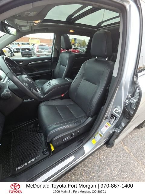 Used 2017 Toyota Highlander Limited Platinum image 11