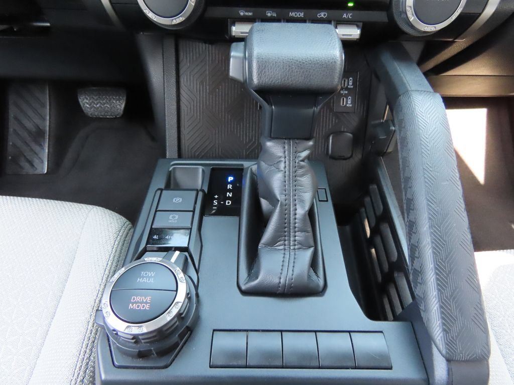 Used 2025 Toyota 4Runner SR5 AWD/4WD image 45