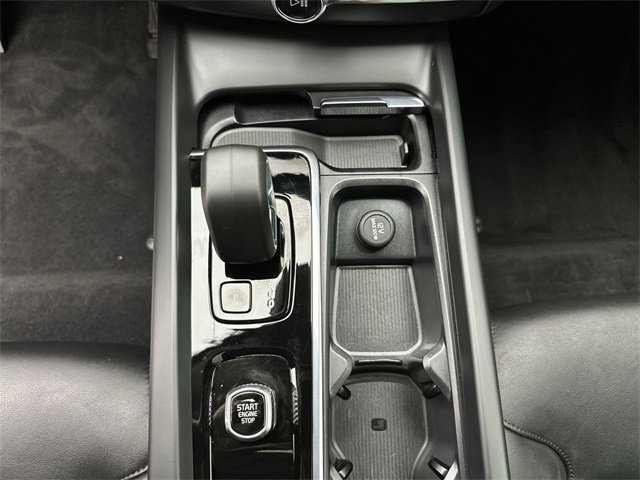 Used 2025 Volvo XC60 B5 Core image 20