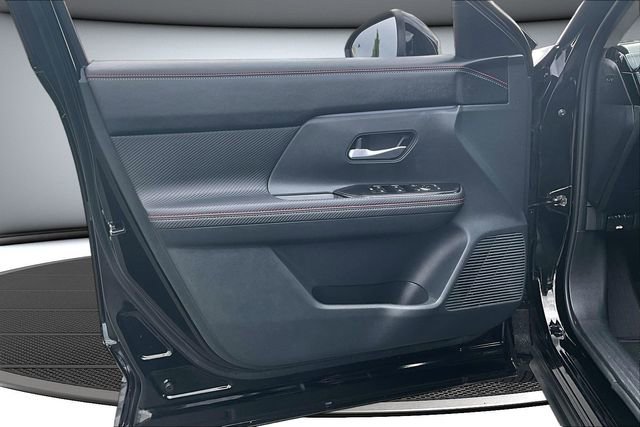 Certified 2025 Nissan Kicks SR FWD image 19