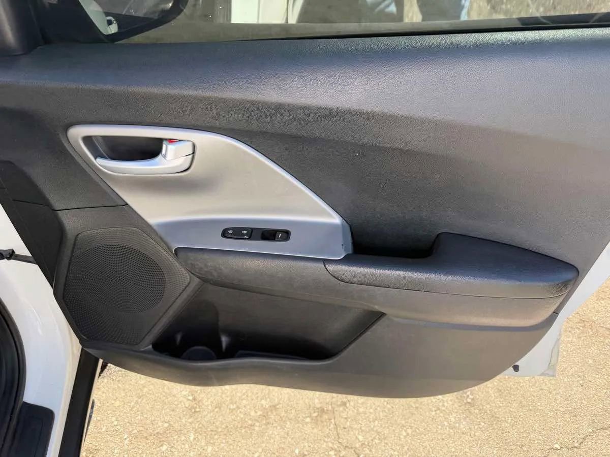 Used 2019 Kia Niro FE FWD image 11