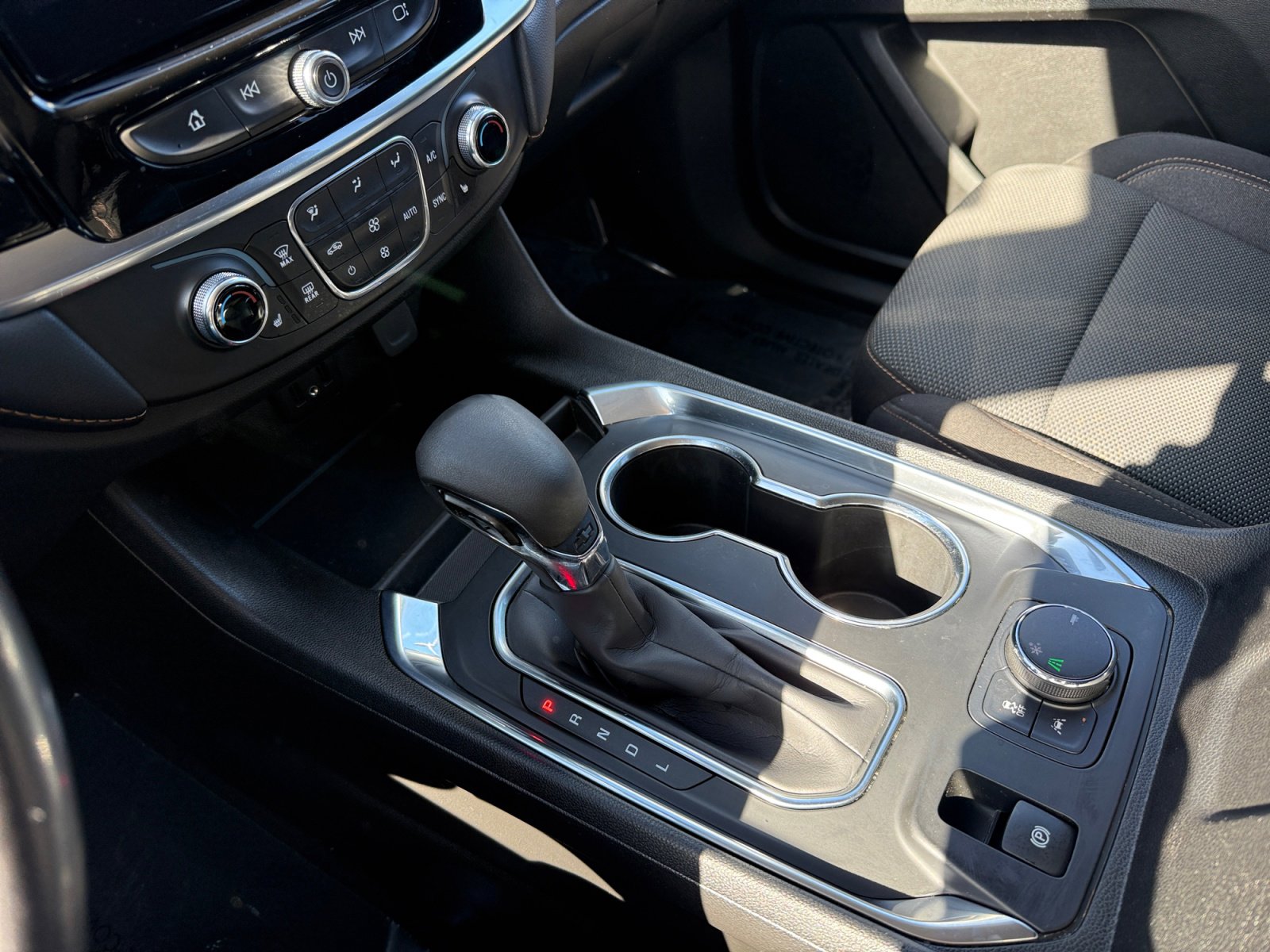 Used 2021 Chevrolet Traverse LT image 13