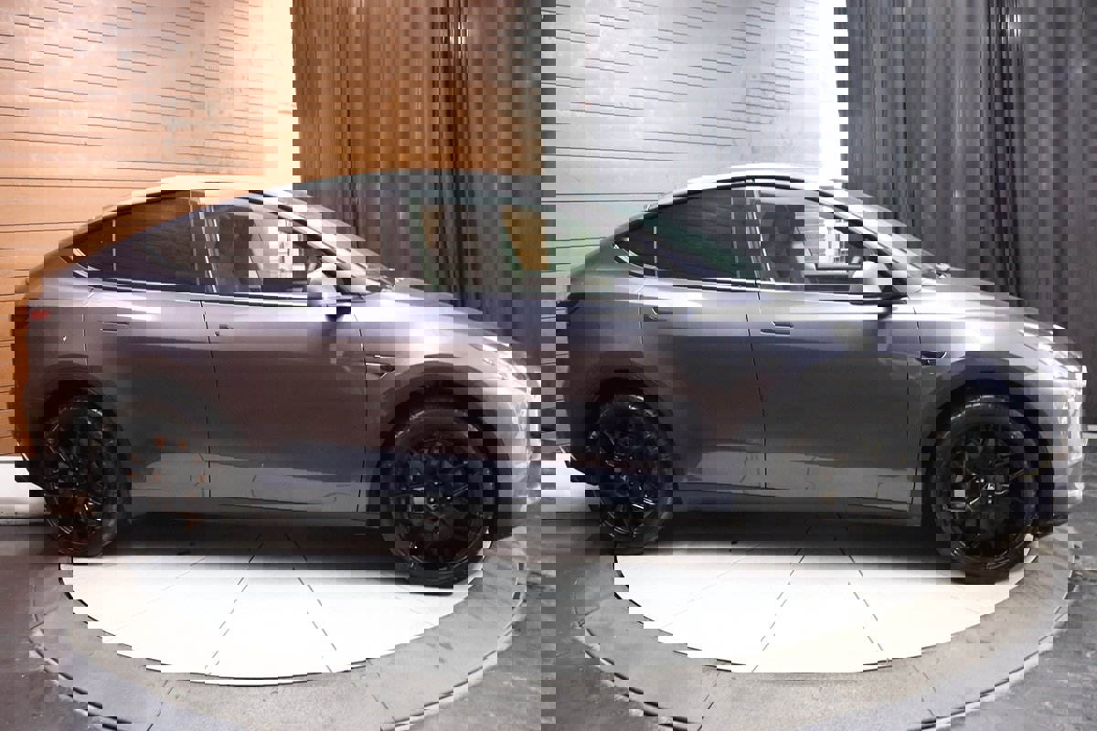Used 2023 Tesla Model Y Long Range image 18