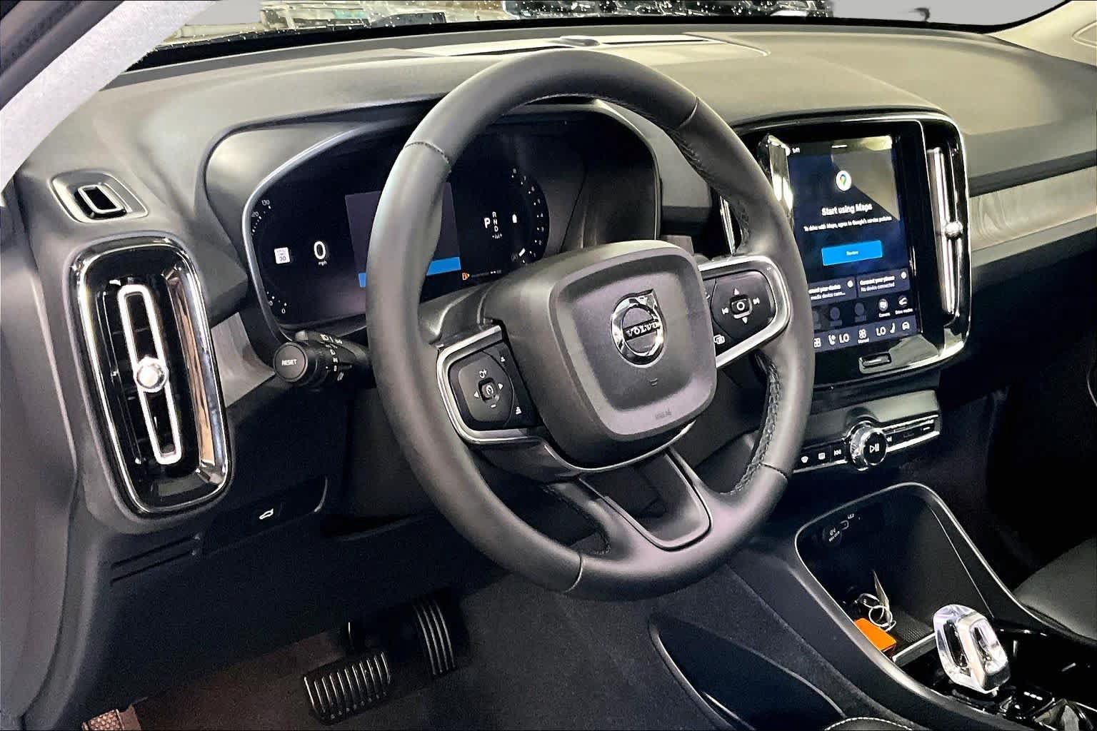 Used 2024 Volvo XC40 B5 Plus w/ Climate Package AWD/4WD image 17