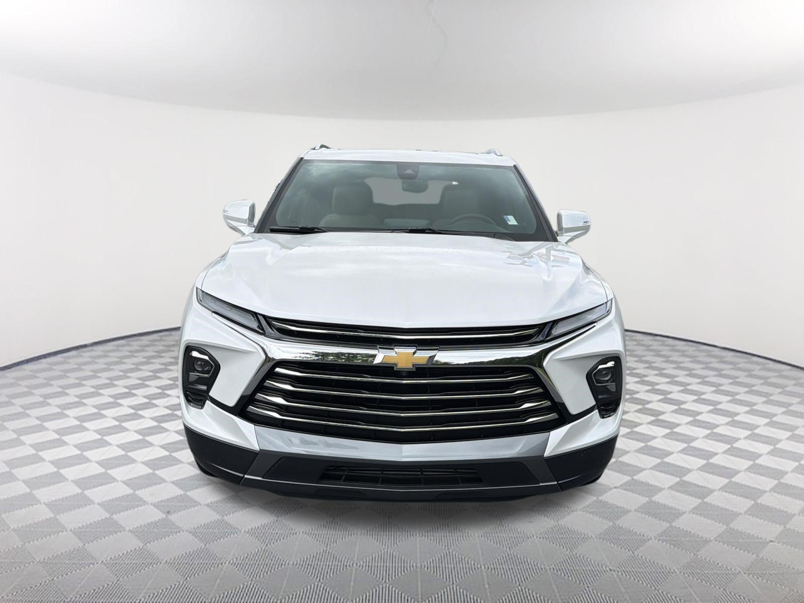 Used 2025 Chevrolet Blazer Premier w/ Driver Confidence II Package FWD image 2