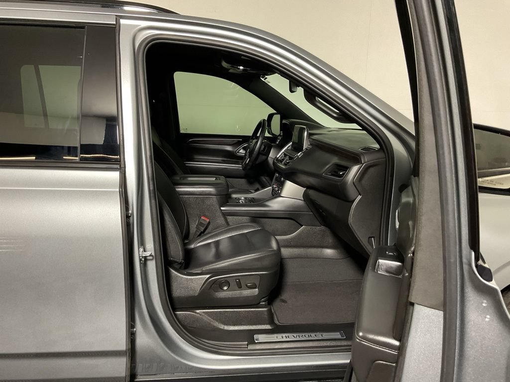Used 2024 Chevrolet Suburban Z71 w/ Luxury Package AWD/4WD image 40