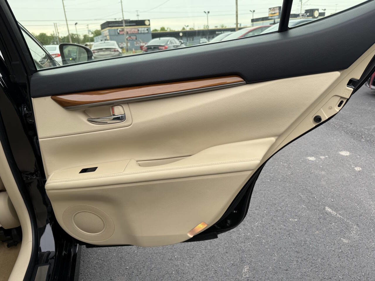 Used 2015 Lexus ES 300h w/ Navigation System Package FWD image 24