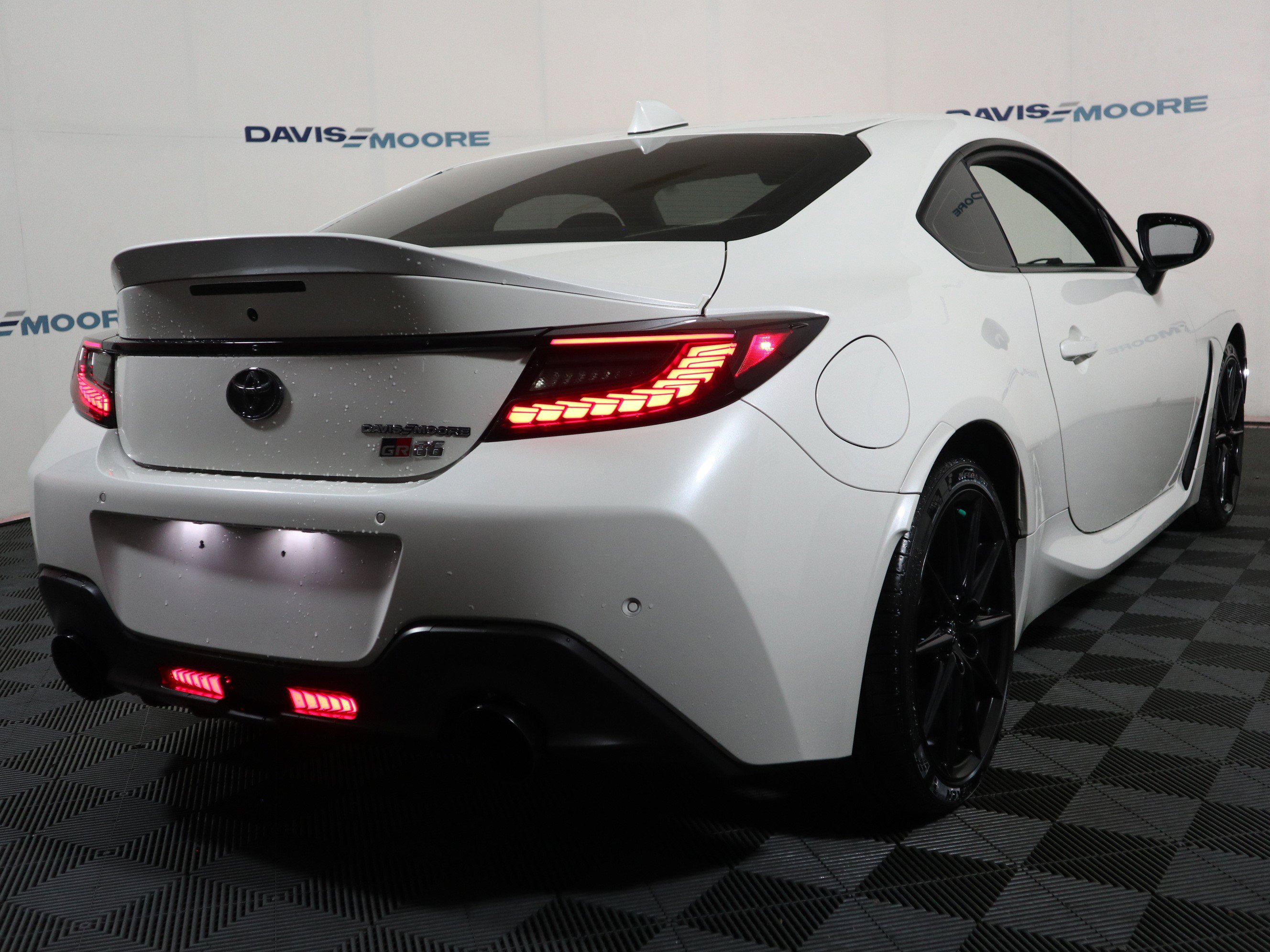 Used 2022 Toyota GR86 Premium w/ ALL Weather Mat Package (TMS) RWD image 6