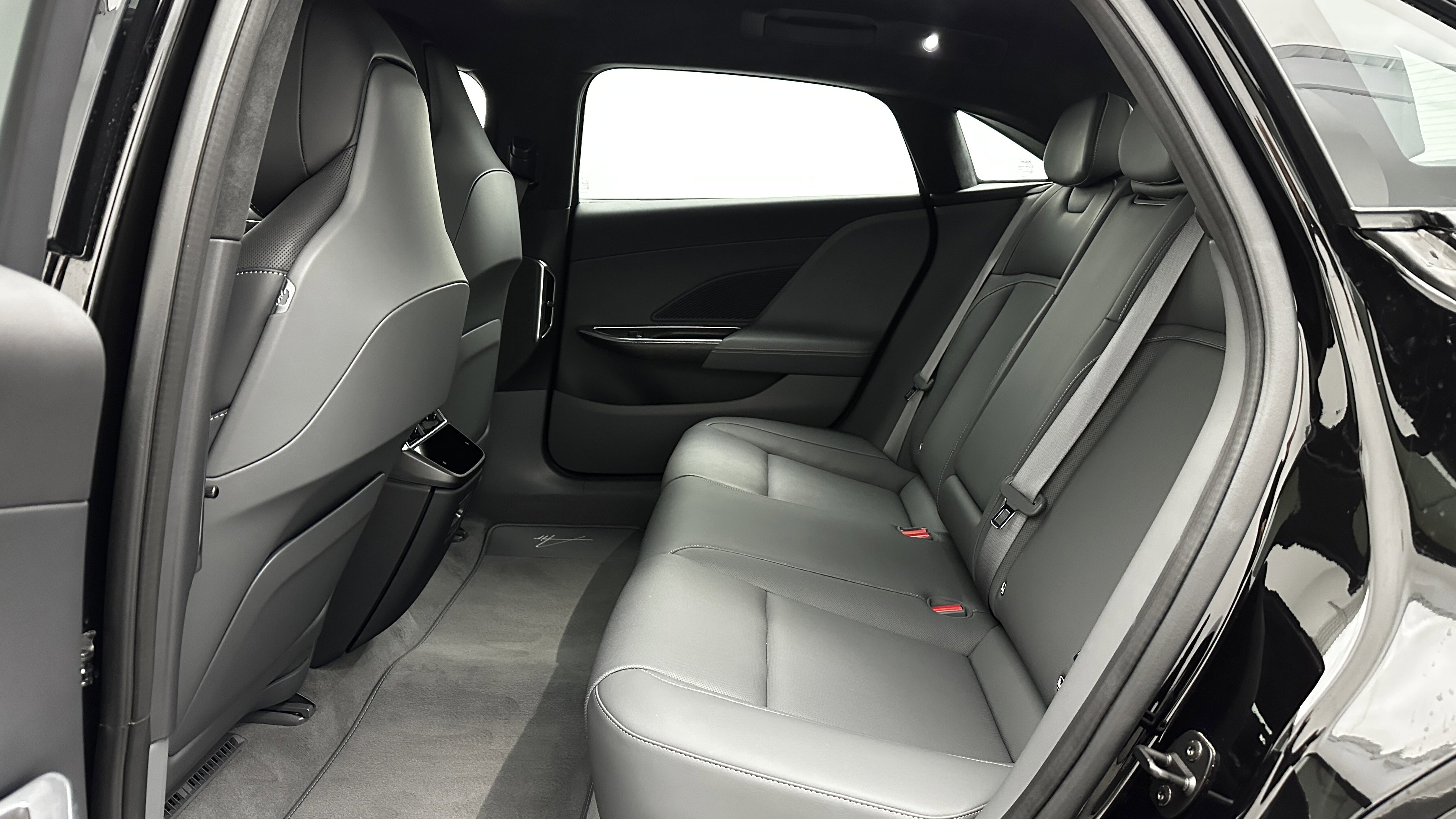 Used 2024 Lucid Air Touring image 26