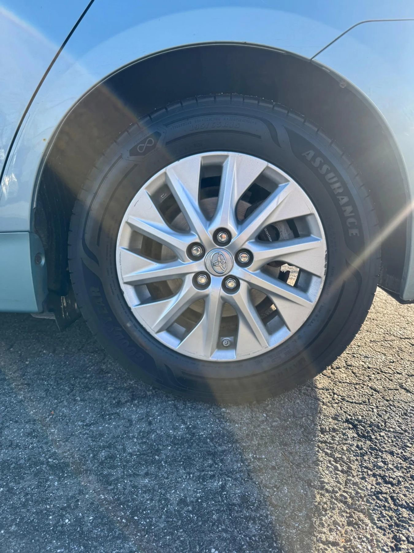 Used 2015 Toyota Prius Plug-In Hybrid image 8