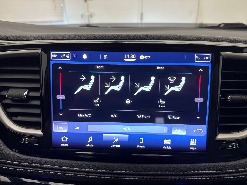 Used 2021 Chrysler Pacifica Touring-L FWD image 27