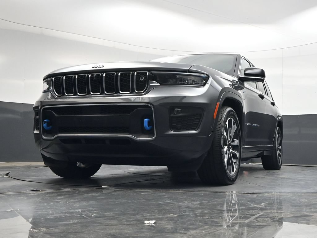 Used 2023 Jeep Grand Cherokee Overland w/ Advanced Protech Group III AWD/4WD image 43