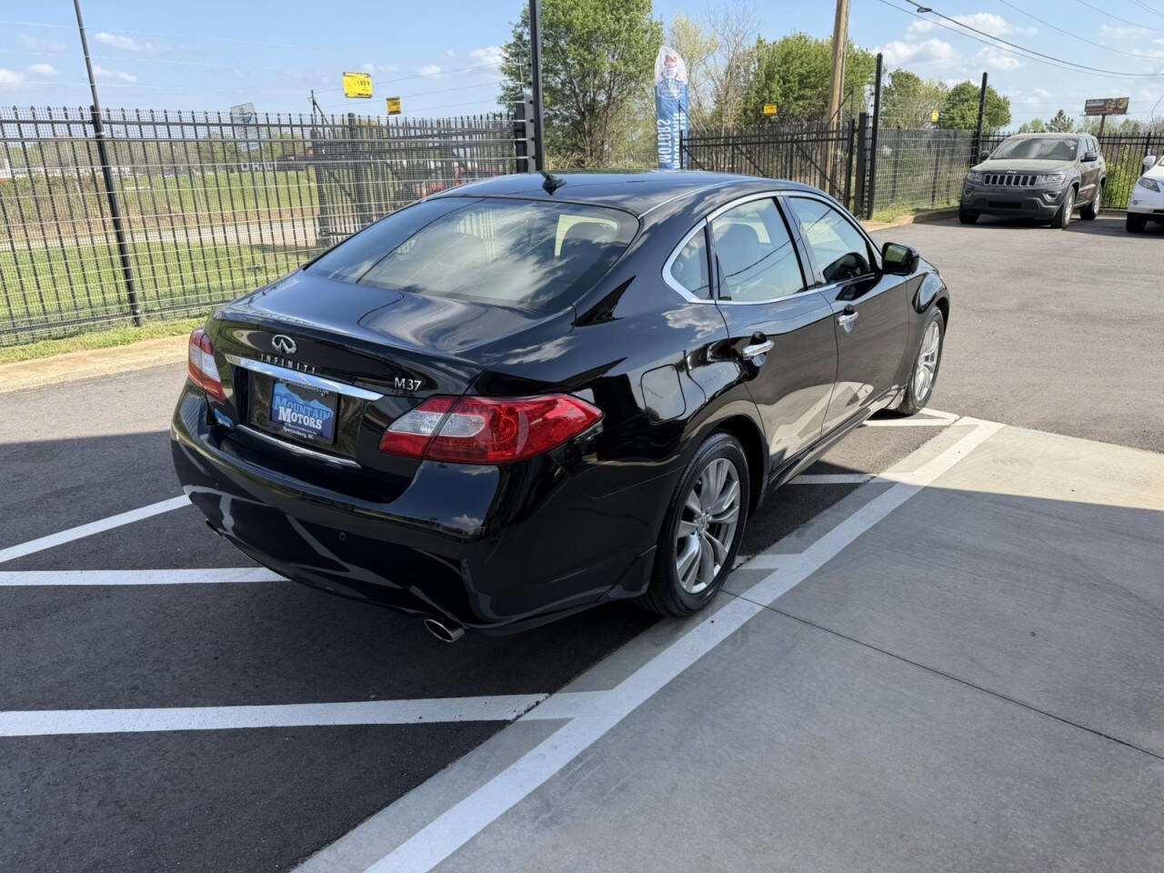 Used 2013 INFINITI M37 w/ Premium Pkg RWD image 6