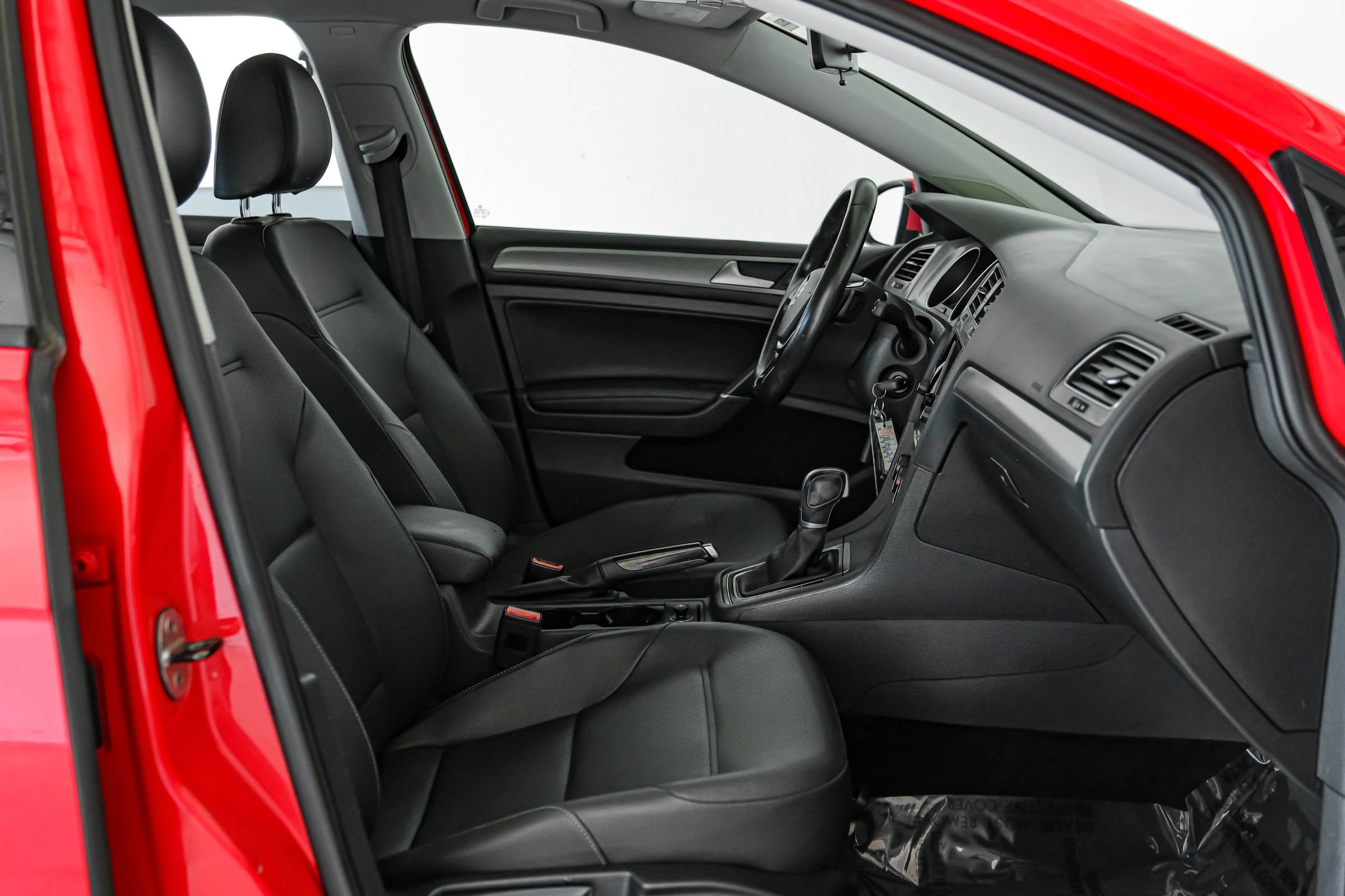 Used 2015 Volkswagen Golf SE image 25