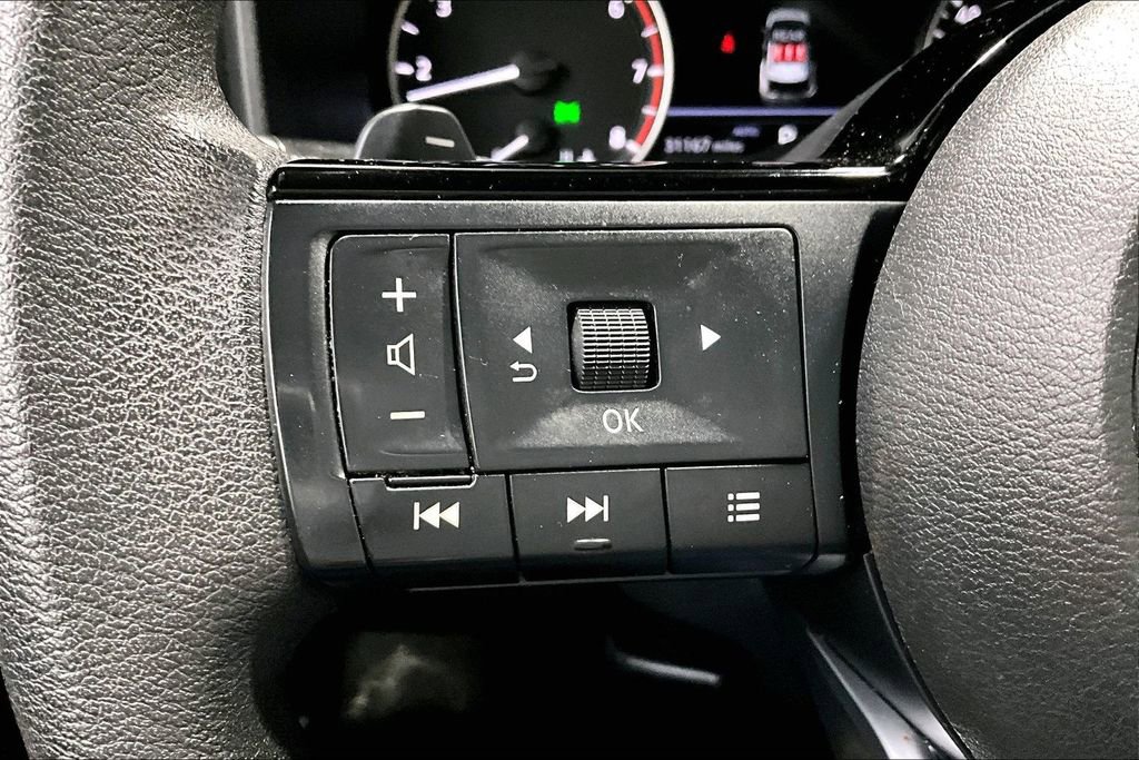 Used 2023 Nissan Rogue SV image 11