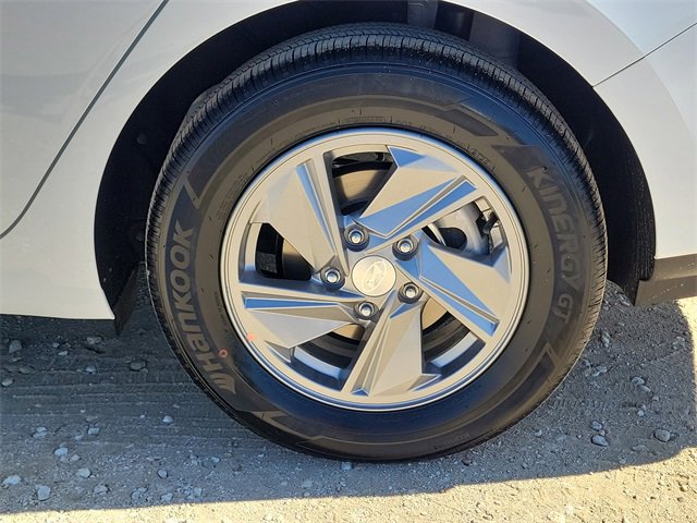 New 2025 Hyundai Elantra SE image 22