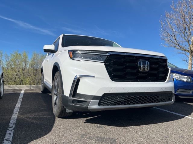 Certified 2023 Honda Pilot Touring image 3