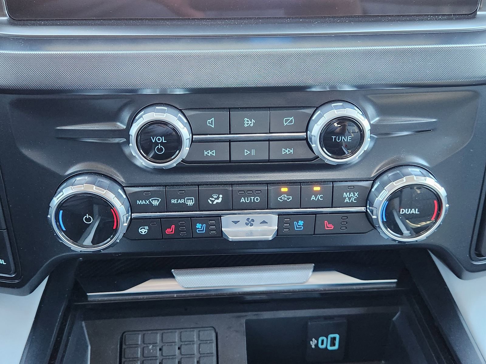 Used 2024 Ford F250 Limited w/ FX4 Off-Road Package image 22