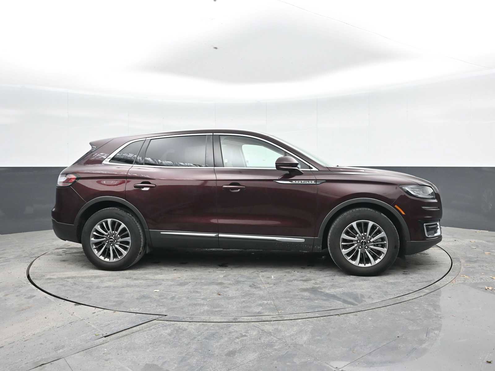 Used 2019 Lincoln Nautilus Select AWD/4WD image 7