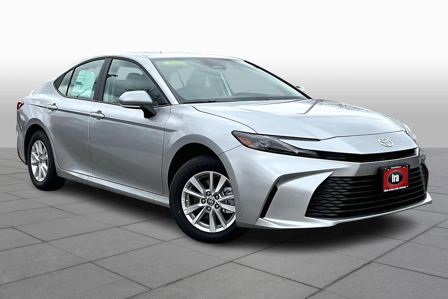 Used 2025 Toyota Camry LE AWD/4WD image 2