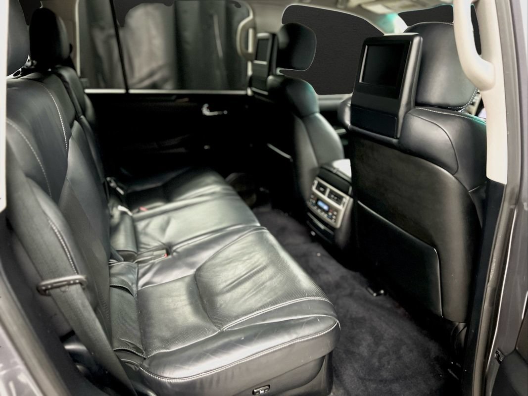 Used 2015 Lexus LX 570 4WD w/ Luxury Package image 26