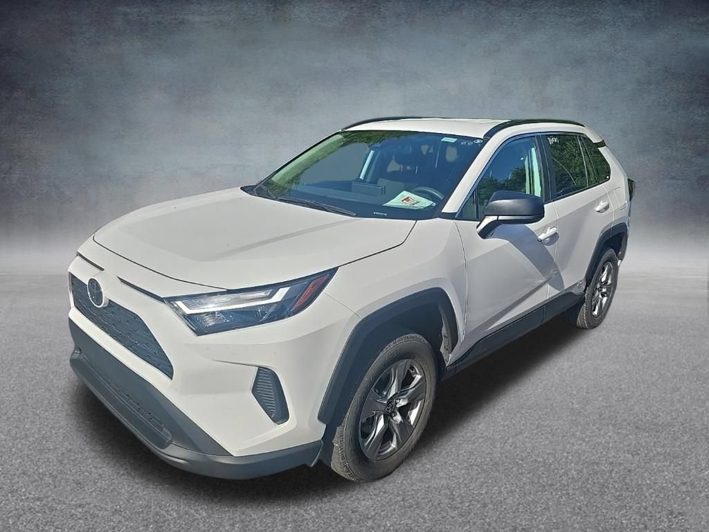 Used 2025 Toyota RAV4 LE AWD/4WD image 4