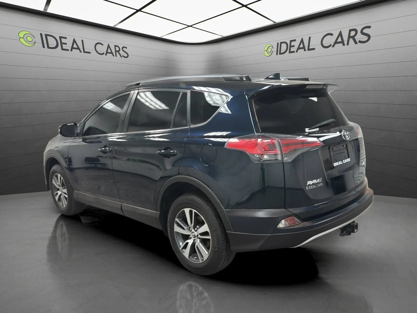 Used 2018 Toyota RAV4 XLE w/ Plus Extra Value Package FWD image 7
