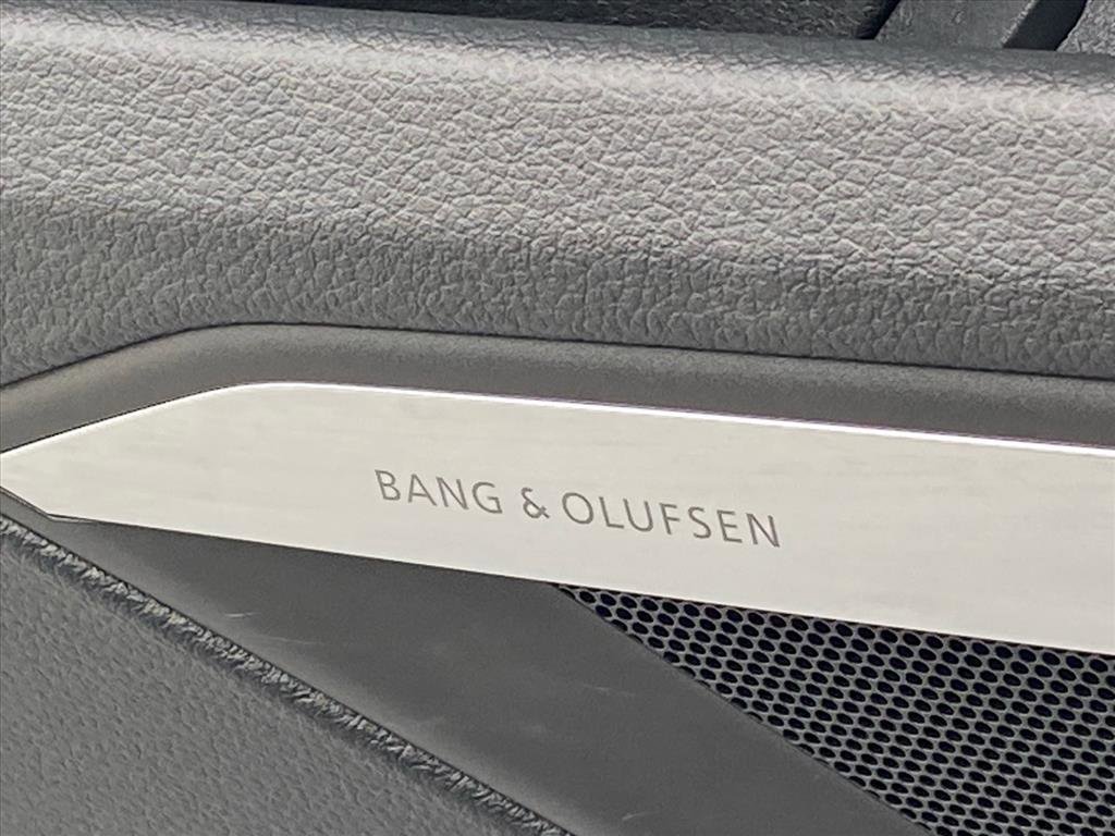 Used 2023 Audi e-tron Premium Plus w/ Premium Plus Package image 19